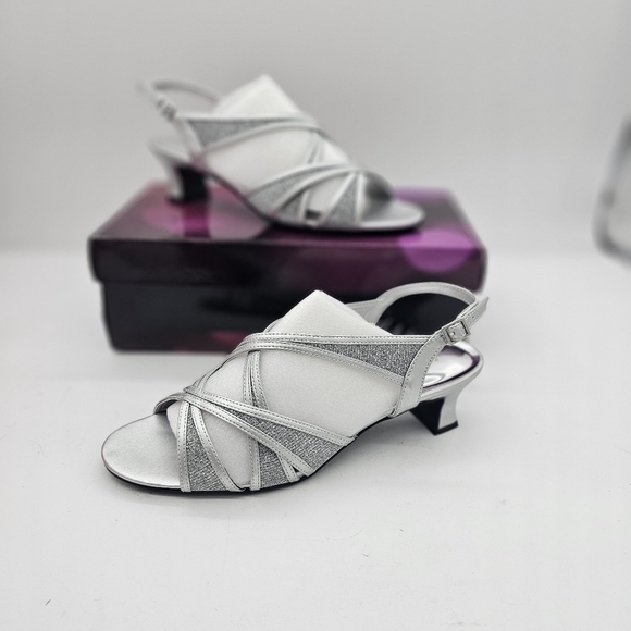 Easy Street Tristen Low Glitter Heels Satin/Silver Size 9 - Picture 2 of 10